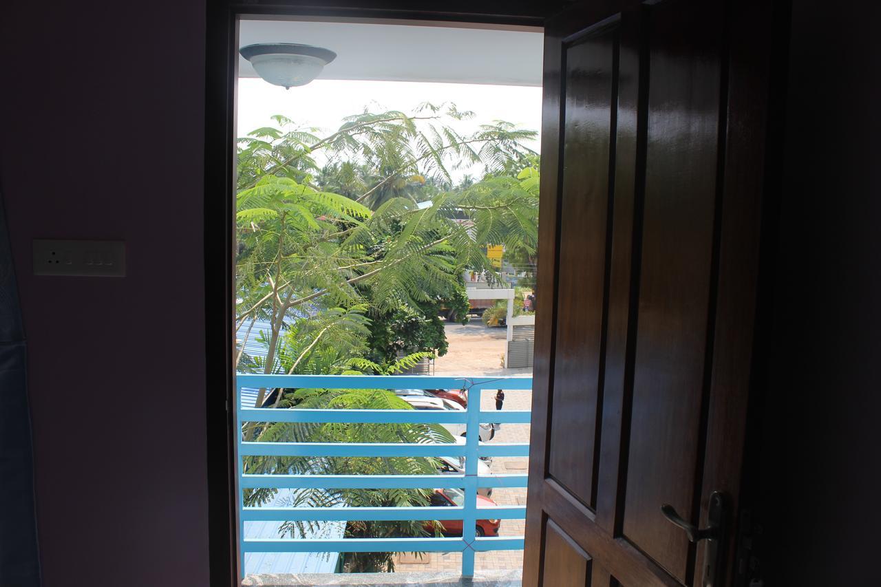 Puthenchirayil Homestay Thiruvananthapuram Luaran gambar